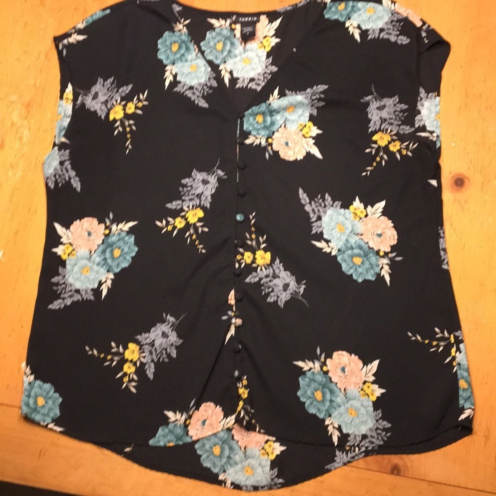 Torrid Whisigoth Floral V-Neck Button Front Blouse Size 0/XL - Picture 6 of 10